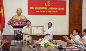 Trao Huân chương Lao động hạng Nhì tặng Phó Chủ tịch Thường trực UBND tỉnh Hưng Yên Nguyễn Xuân Thơi