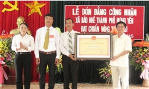 Xã Bảo Khê đón Bằng công nhận đạt chuẩn nông thôn mới