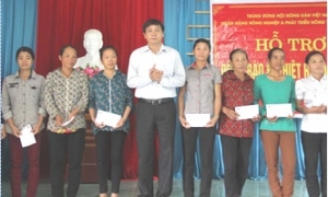 T.Ư Hội NDVN hỗ trợ người dân thiệt hại mưa lũ ở Nghệ An