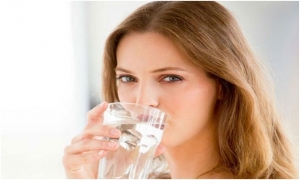 Uống nước lạnh gây hại như thế nào cho sức khỏe?