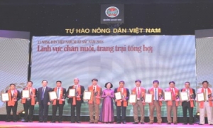 Anh Ngô Đức Thắng - hội viên nông dân tiêu biểu của Hưng Yên vinh dự được  tôn vinh và trao danh hiệu Nông dân Việt Nam xuất sắc năm 2018