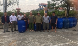 Hội nông dân huyện Yên Mỹ triển khai mô hình điểm phân loại và xử lý rác hữu cơ tại hộ gia đình.