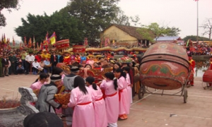 Hàng vạn du khách về thăm đền thờ Chử Đồng Tử - Tiên Dung